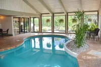 Tunnel Mountain Resort - Pools