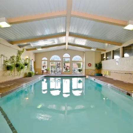 Super 8 by Wyndham Gananoque Country Squire Resort