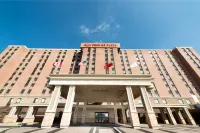 Crowne Plaza Toronto Airport, an IHG Hotel Hotel dekat Forest Hill