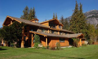 Bella Coola Mountain Lodge