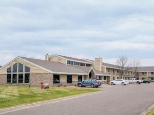 Days Inn & Suites by Wyndham Baxter Brainerd Area