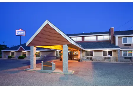 AmericInn by Wyndham St. Cloud MN I-94 Отели рядом с достопримечательностью «Государственный университет Сент-Клауд»