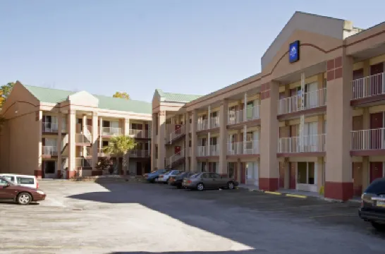 Motel 6 Richmond, VA - Midlothian Turnpike Hotels near Dogwood Dell
