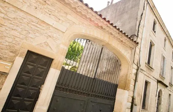 卡馬格四葉酒店