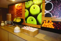 La Quinta by Wyndham Boston Somerville - breakfast