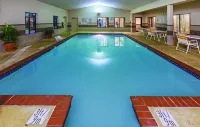 La Quinta Inn & Suites by Wyndham Midwest City - Tinker AFB - Pools