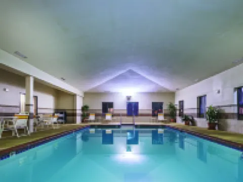 米德韋斯特城廷克空軍基地拉昆塔温德姆套房酒店 米德韋斯特城酒店