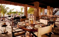 The Majlis Resort Hotels in Shela