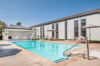 Best Western Courtview Hotel - piscina