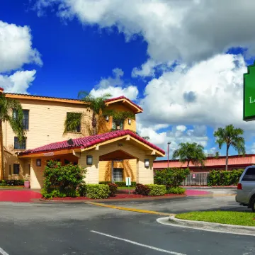 邁阿密機場北拉昆塔溫德姆飯店 迈阿密斯普林斯附近的飯店