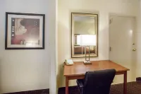 Quality Suites Paducah I-24