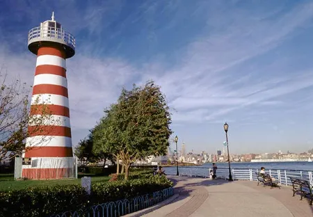 Courtyard Jersey City Newport Отели рядом со станцией Железнодорожная станция Grove Street