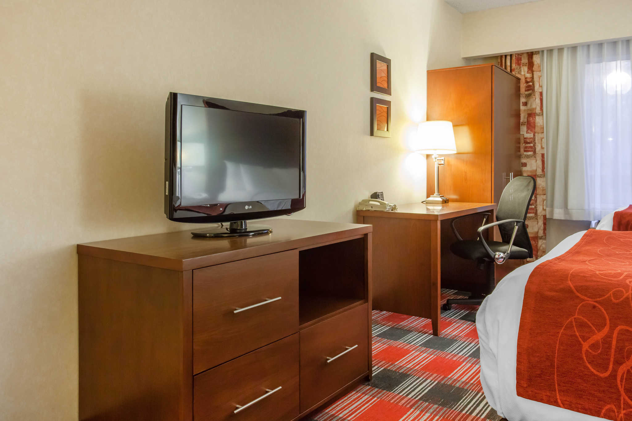 Comfort Suites Near Vancouver Mall