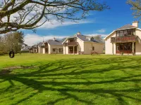 Gold Coast Resort Dungarvan Hotel di 