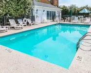 Quality Inn Pooler - Savannah I-95 - piscina