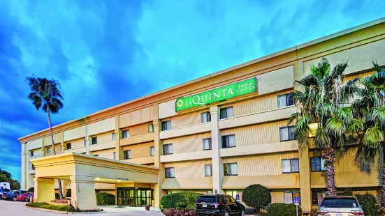 La Quinta Inn & Suites by Wyndham Houston Baytown East