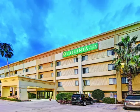 La Quinta Inn & Suites by Wyndham Houston Baytown East Hotel di Baytown