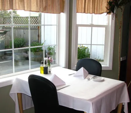 Pacific City Inn Отели в г. Нескауин