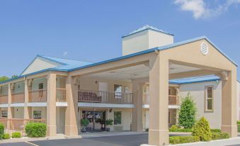 Days Inn & Suites by Wyndham Pine Bluff