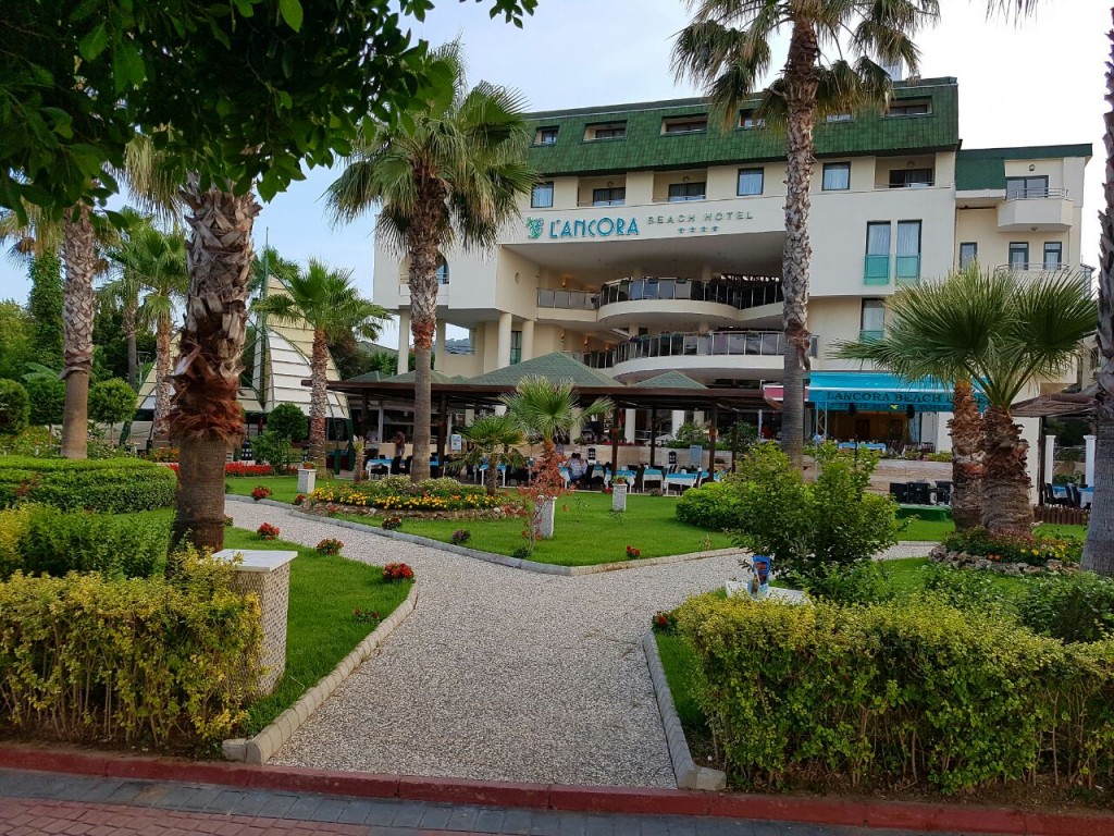 L'Ancora Beach Hotel