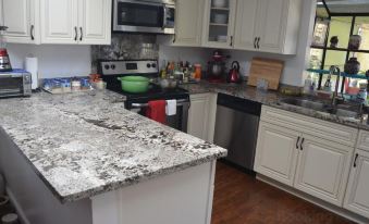 LAX Teresa Air B&B - Housity