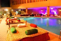 Mövenpick Hotel Karachi - Pools