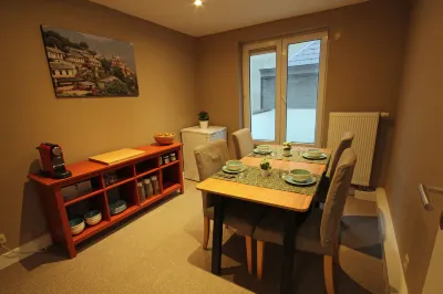 Hooome Hotels near Tenbosch park