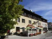 Hôtel la Chaumière Hotels in Syam