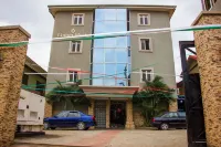 De' Bliss Hotel and Suites Отели рядом с достопримечательностью «Остров Снейк»