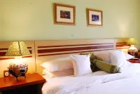 Axari Hotel & Suites