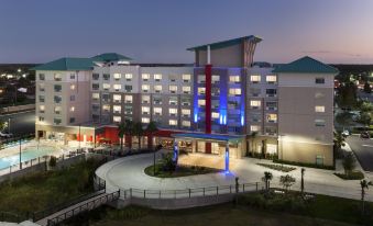 Holiday Inn Express & Suites - Orlando at Seaworld, an IHG Hotel