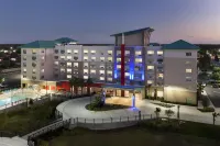 Holiday Inn Express & Suites Orlando at Seaworld