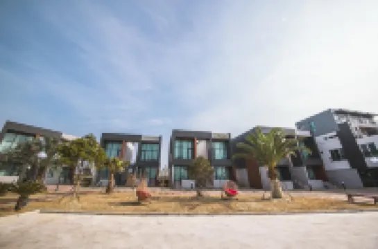 J Raum Resort Hotels in Hallim Park/Hyeopjae Beach