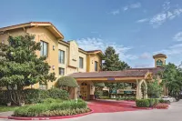 Super 8 by Wyndham The Woodlands North Hotels in Shenandoah