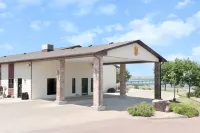 Super 8 by Wyndham Chamberlain SD Hotels in Oacoma