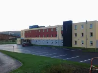 吉韋宜必思快捷酒店 - 停車場