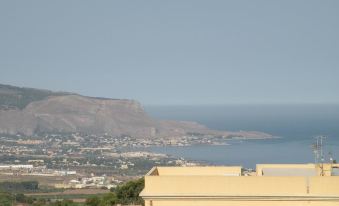 La Luna Nel Pozzo - Housity