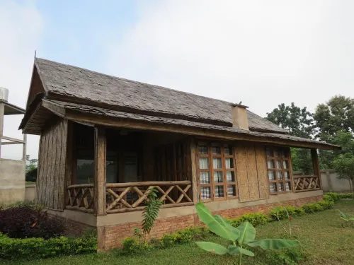 Phou Iu III Bungalows & Ecotourism - 2 ดาว