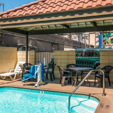 Rodeway Inn Regalodge