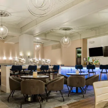 Cambria Hotel Chicago Loop - Theatre District Отели рядом с достопримечательностью «Театр Чикаго»