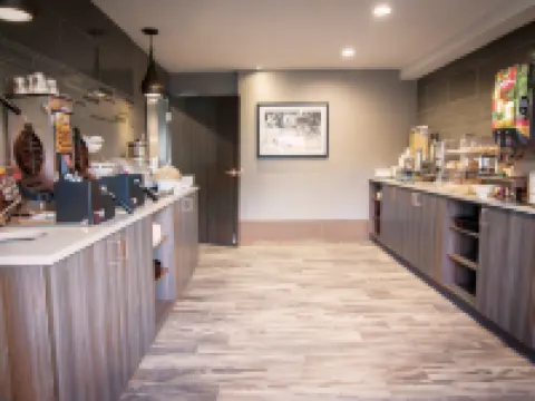 La Quinta Inn & Suites by Wyndham Anchorage Airport アンカレッジのホテル