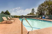 Quality Inn & Suites - Pools