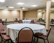 Wingate by Wyndham Livonia - breakfast