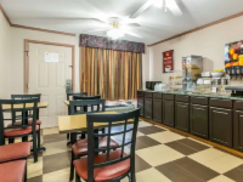 Econo Lodge Hotels in Simpson County