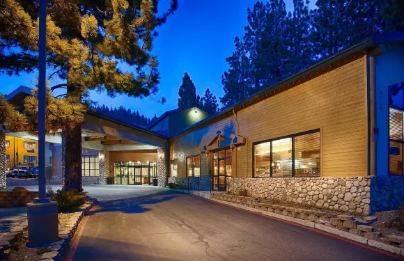 埃姆佩里亞海豪斯大酒店