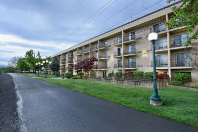 Oxford Suites Yakima Các khách sạn gần Yakima County Stadium