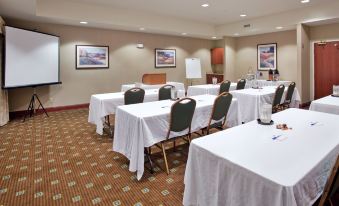 Holiday Inn Express & Suites Independence-Kansas City