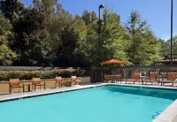 Courtyard Atlanta Airport West Hotel di East Point