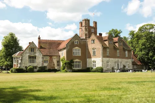 Bisham Abbey National Sports Centre 헐리 호텔