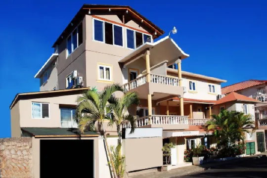 Apartmenthotel Michaela Отели рядом с достопримечательностью «Плайя Алисия»